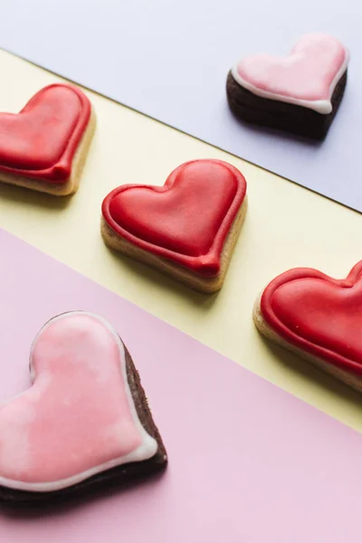 Galletas Forma Corazón Con Esmalte Rojo —  Fotos de Stock