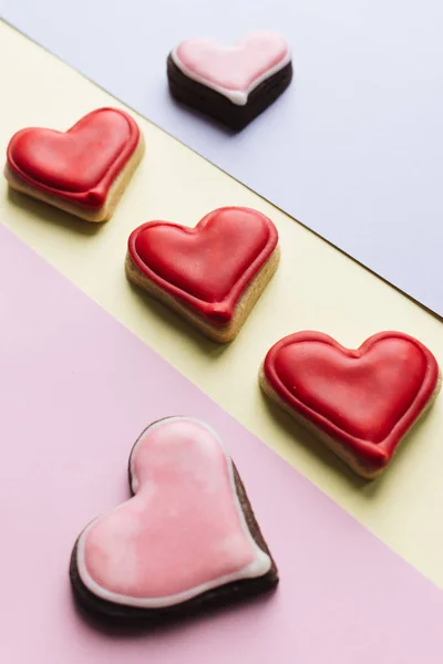 Galletas Forma Corazón Con Esmalte Rojo —  Fotos de Stock