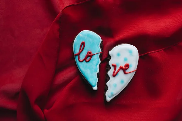 Deux Biscuits Forme Coeur Brisé Avec Glaçure — Photo
