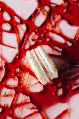 Kırmızı karamel ve Macaroon yaratıcı desen, tatlı arka plan