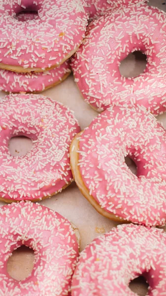 Donuts Caseiros Doces Com Esmalte Rosa — Fotografia de Stock