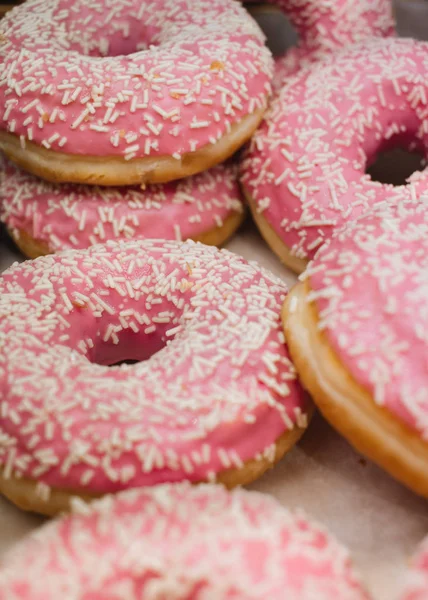 Donuts Caseiros Doces Com Esmalte Rosa — Fotografia de Stock