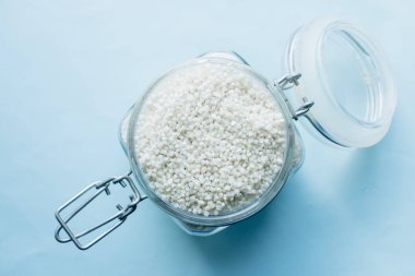 Ham pirinç, makro ile cam kavanoz