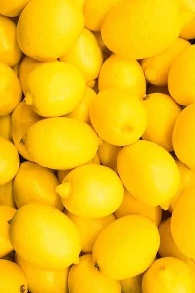 taze sarı limon yığını