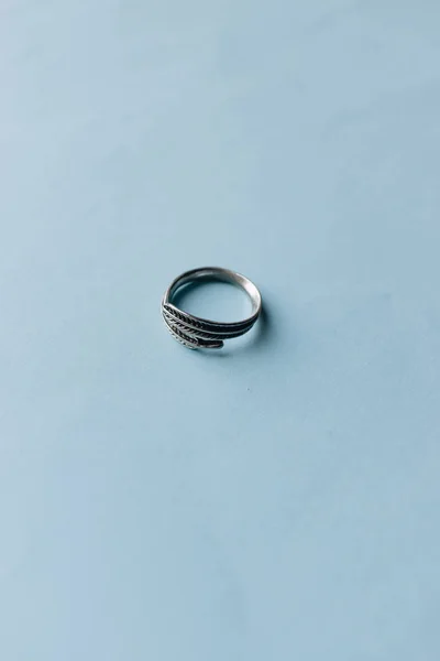 Vintage Style Ring Blue Background — Stock Photo, Image