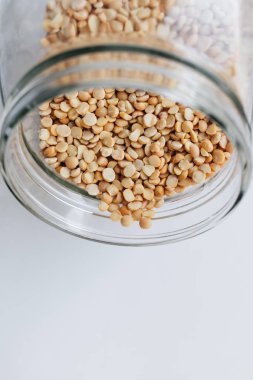 ham kuru bezelye ile cam kavanoz, makro