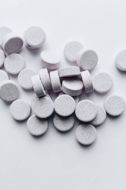 Beyaz arka planda scatterded haplar