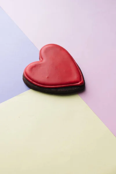 Galleta Forma Corazón Con Esmalte Rojo —  Fotos de Stock