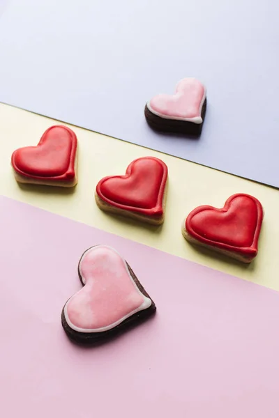 Galletas Forma Corazón Con Esmalte Rojo —  Fotos de Stock