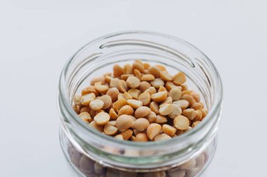 ham kuru bezelye ile cam kavanoz, makro