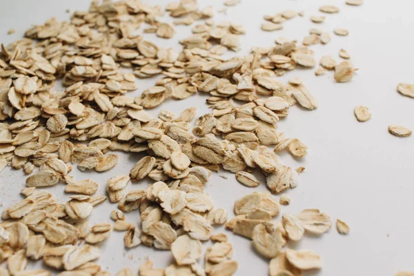 Scatterd Raw Oat Flakes White Background — Stock Photo, Image
