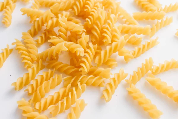 Mucchio Maccheroni Crudi Sfondo Bianco — Foto Stock