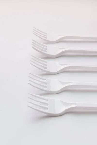 White Plastic Forks Flat Lay White Background — Stock Photo, Image