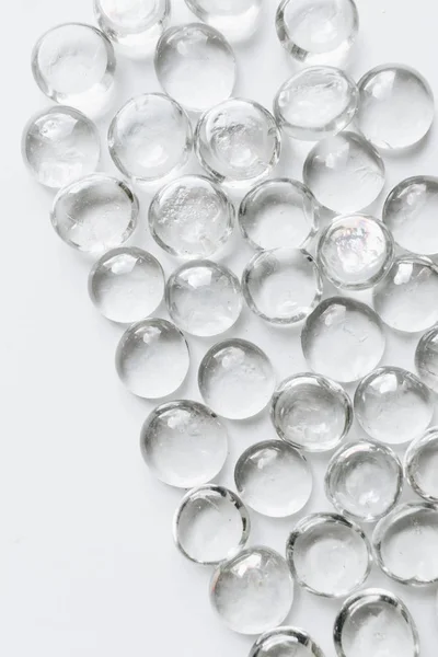 Cristales Dispersos Sobre Fondo Blanco Hermosas Gemas —  Fotos de Stock