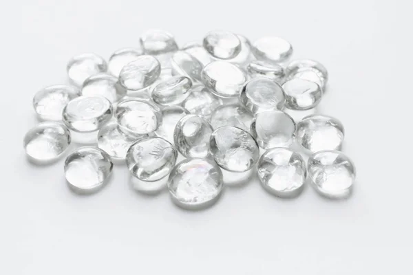 Cristales Dispersos Sobre Fondo Blanco Hermosas Gemas —  Fotos de Stock