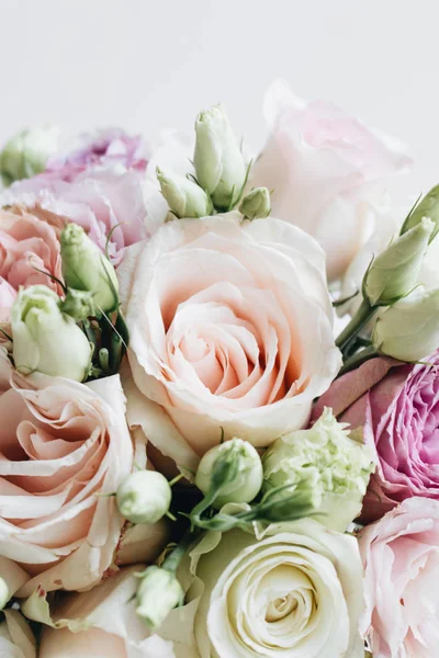 Vacker Vårbukett Med Rosa Och Vita Mjuka Blommor — Stockfoto