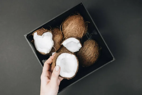 Pila Cocos Frutas Tropicales Sobre Fondo Negro —  Fotos de Stock