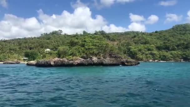 ドミニカ共和国 2 のサマナ半島にボートからの眺め ストック映像
