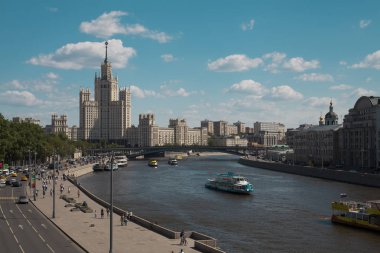 Moskova'nın gökdelen görünümünü