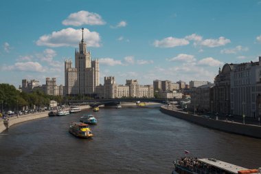 Moskova'nın gökdelen görünümünü