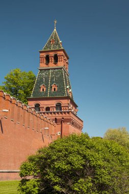 Kremlin duvarı ve kule