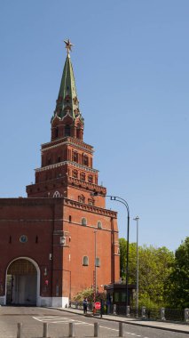 Kremlin duvarı ve kule