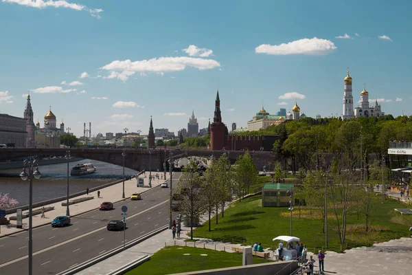 Вид Кремлевской Набережной Москве — стоковое фото