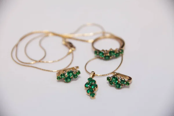 Set Gold Earrings Ring Pendant Emeralds — Stock Photo, Image