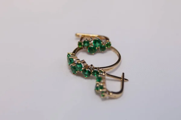 Zlaté Náušnice Smaragdy Smaragdový Prsten — Stock fotografie