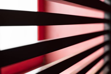 Stüdyoda ahşap bölmeler