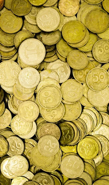 一大堆50和25科普克的乌克兰硬币 照片可用作背景 — 图库照片
