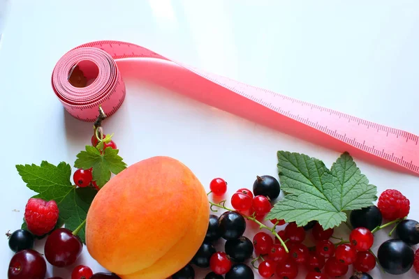 Menu Dieetplan Programma Meetlint Dieet Voedsel Vers Fruit Een Witte — Stockfoto