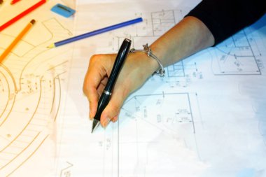 Çizimler bir kalem ile açın. Mühendislik ve tasarım. İnşaat projeleri. Planlama.