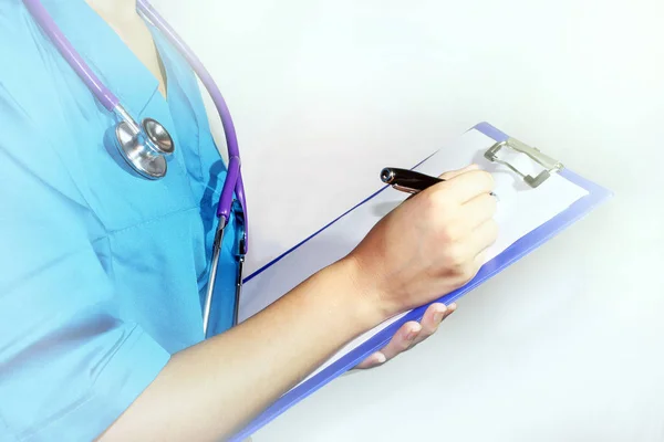 Médico Medicina Mulher Mão Segurando Caneta Escreve Prescrição Para Paciente — Fotografia de Stock