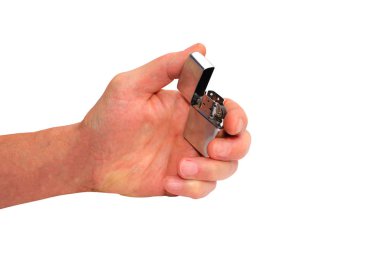El ve gümüş metal çakmaklar, beyaz arka planda izole, Sigara ateşleme için kullanılan avuç
