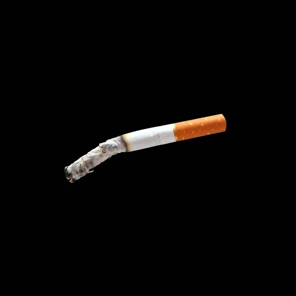 香烟特写隔离在黑色背景 尼古丁 坏习惯 — 图库照片