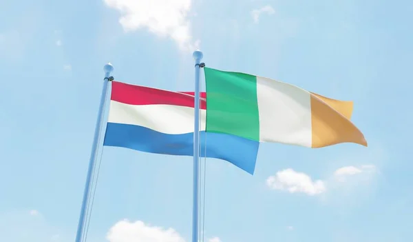Ірландія Нідерланди Двох Прапорців Розмахуючи Проти Синього Неба Зображення — стокове фото