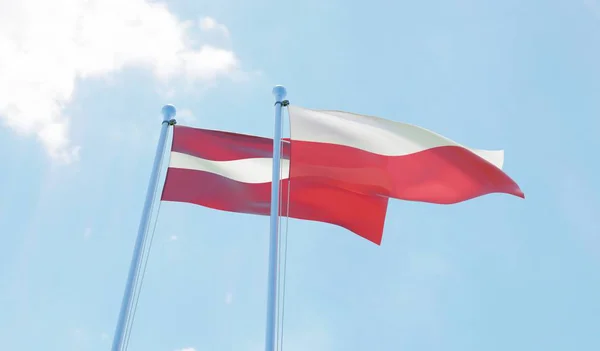 拉脱维亚和波兰两旗飘扬在蓝天上 — 图库照片