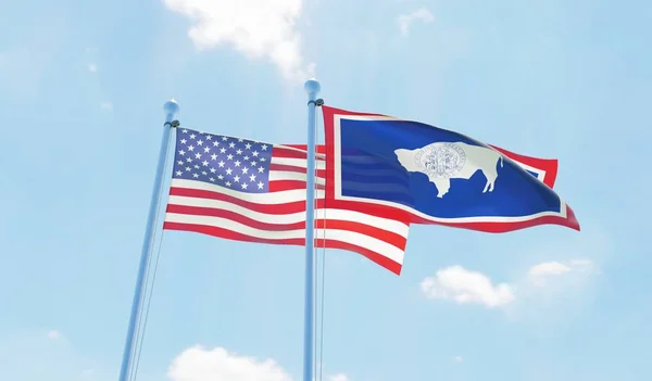 Usa Stan Wyoming Dwie Flagi Macha Przeciw Błękitne Niebo Obraz — Zdjęcie stockowe