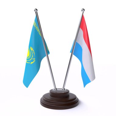 Kazakistan ve Lüksemburg, iki beyaz arka plan üzerinde izole bayrakları masa