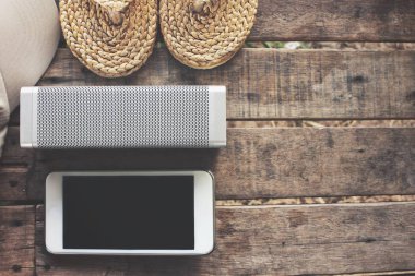 Bluetooth hoparlör ve akıllı telefon