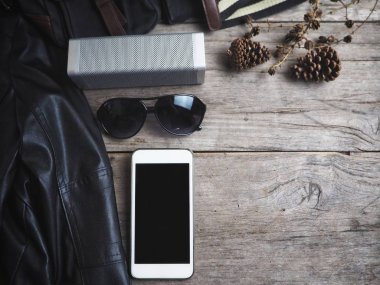 Bluetooth hoparlör ve tablo akıllı telefon