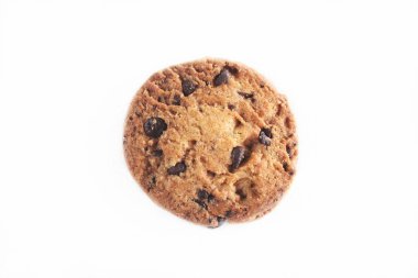 Çikolata parçalı kurabiye izole beyaz arka plan