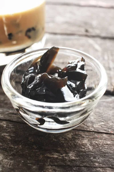 Ahşap arka plan üzerinde kahve jöle