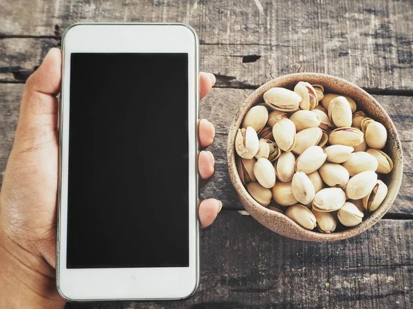 El ve fıstık akıllı telefon