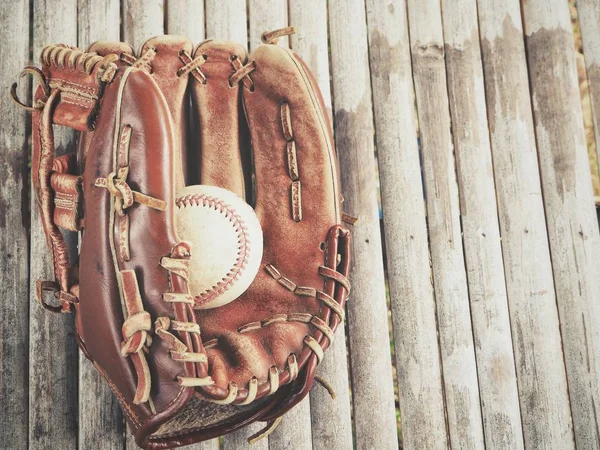 Baseball Con Guanto Pelle Marrone — Foto Stock