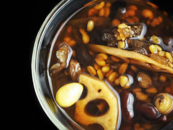 Fasulye tatlı siyah arka planda Çin yemeği