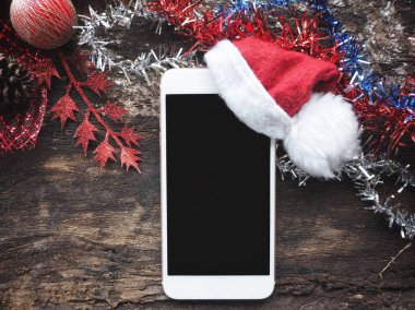 Noel şapka ile akıllı telefon