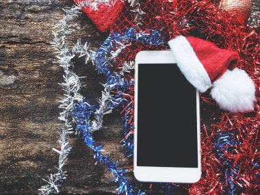 Noel şapka ile akıllı telefon