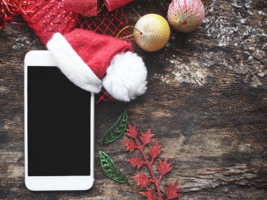 Noel şapka ile akıllı telefon